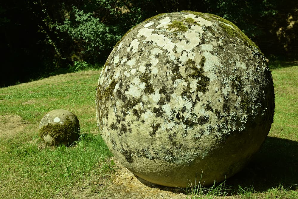 PIERRES QUI ROULENT - Granit.