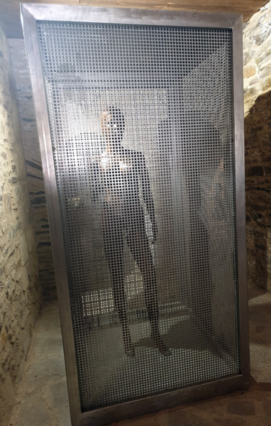 « Femme encagée », Fonderie Mariani, Italie